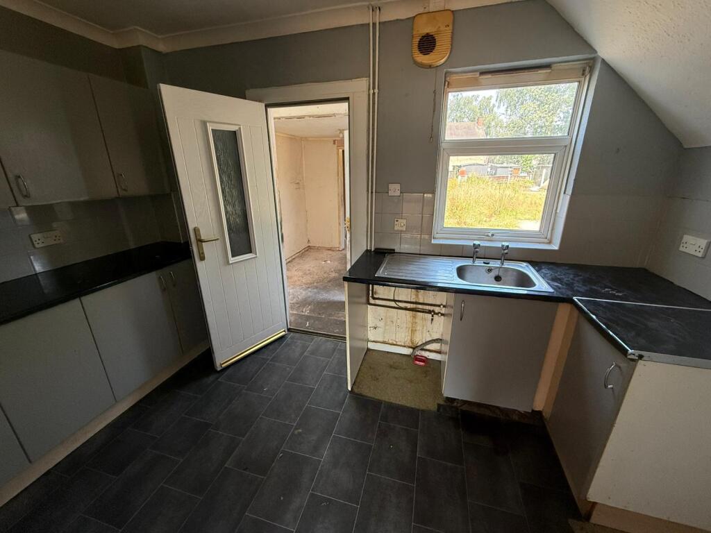 House in South Staffordshire, Great Wyrley - More