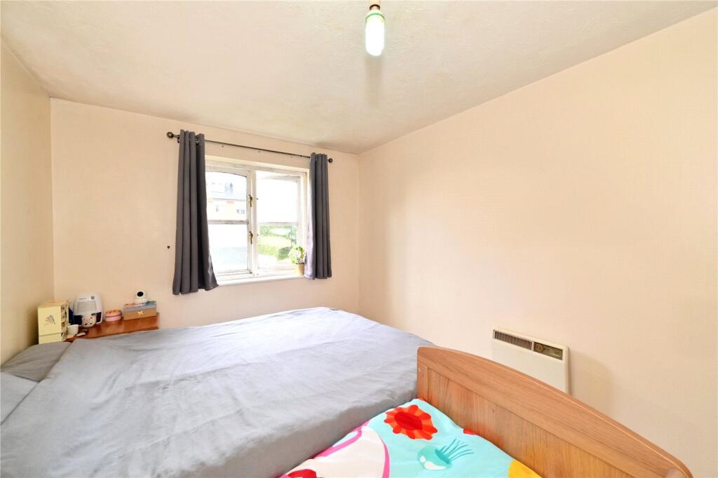 Apartment in Watford, Hertfordshire - View 4