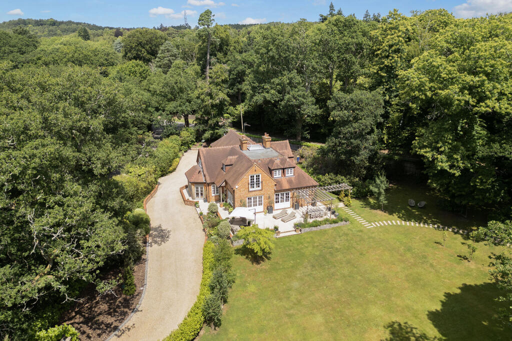 Main image of property: Tilford Street, Farnham, GU10