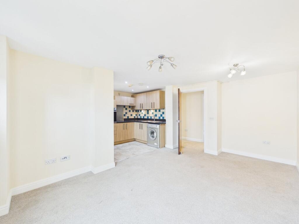 Apartment in Worcester - View 3