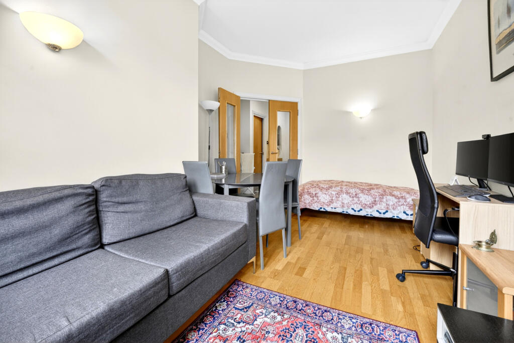 9 Belvedere Road, London, London, SE1 - View 4