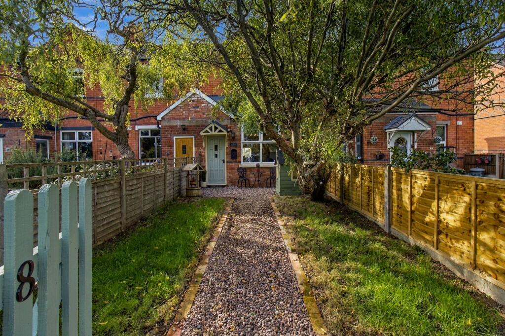 Main image of property: Broomhall, Worcester, WR5