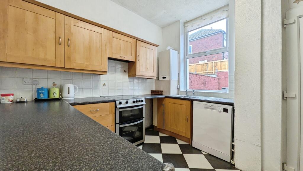 House in Oldham, Greater Manchester - View 5