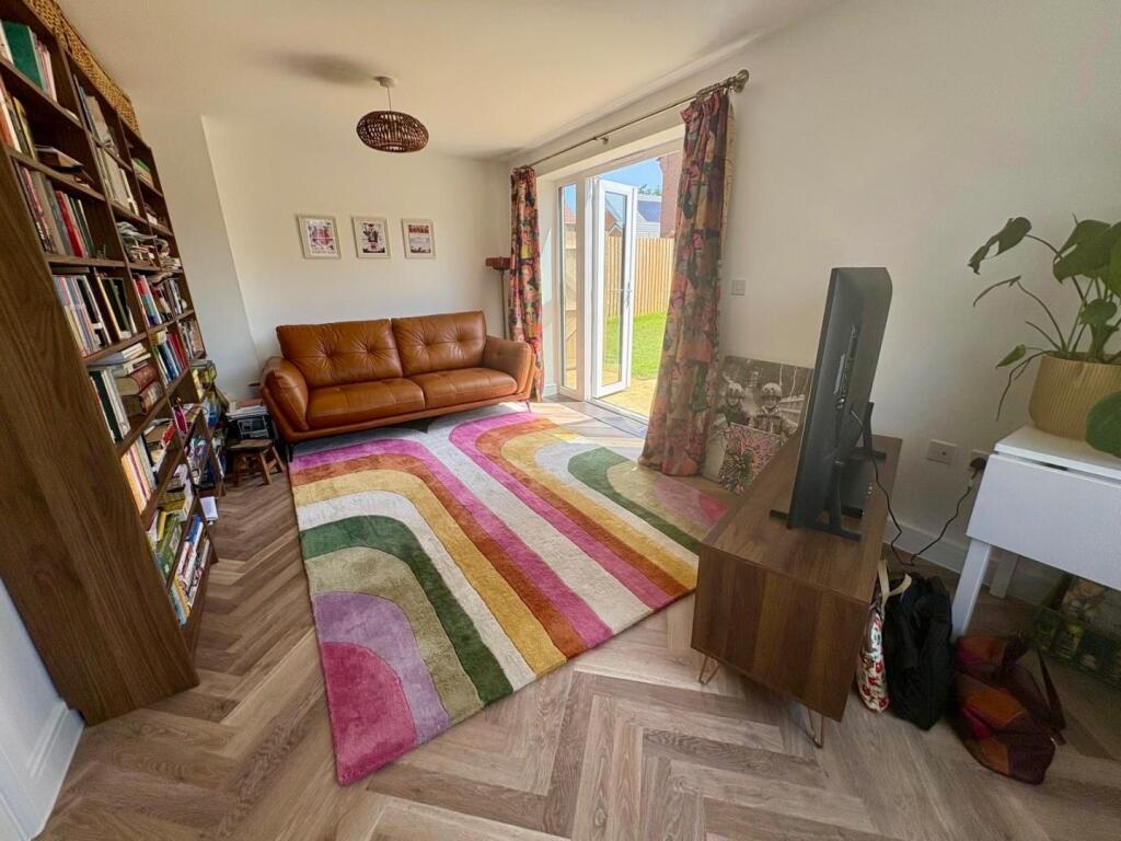 House in Northamptonshire NN6, Overstone - More