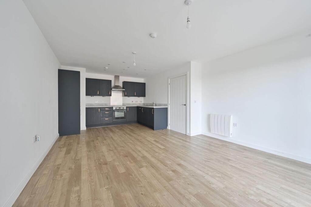 Apartment in Watford, Hertfordshire - View 4