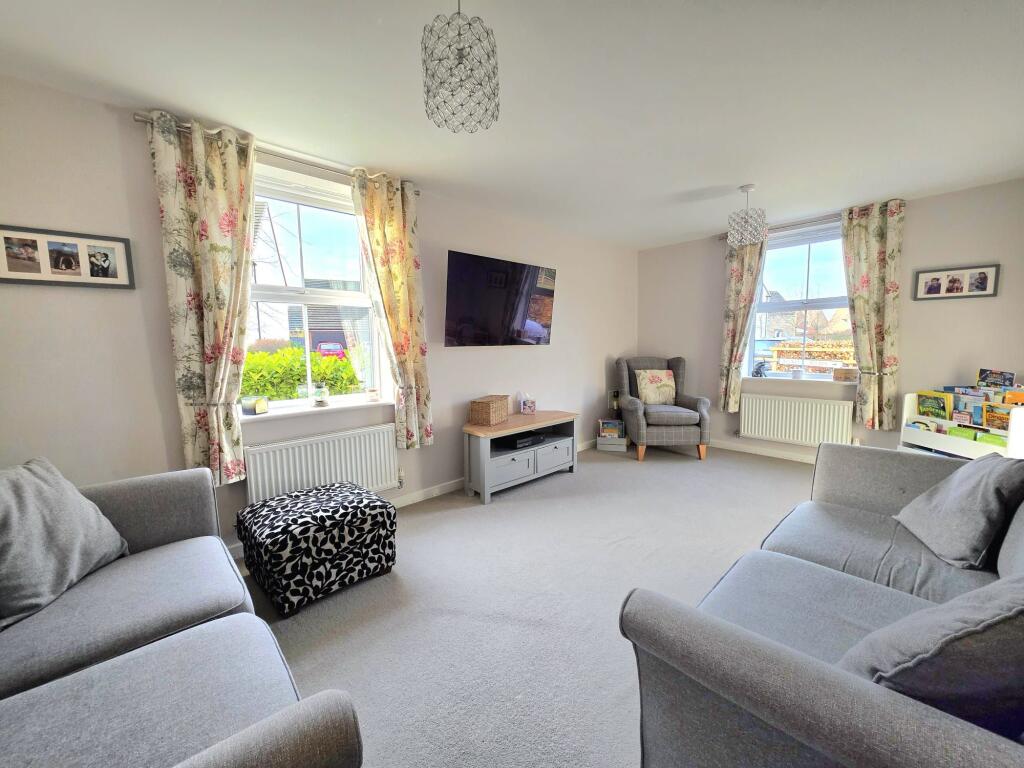 3-bed semi-detached on Loxley Mews, Auckley, DN9, £260,000