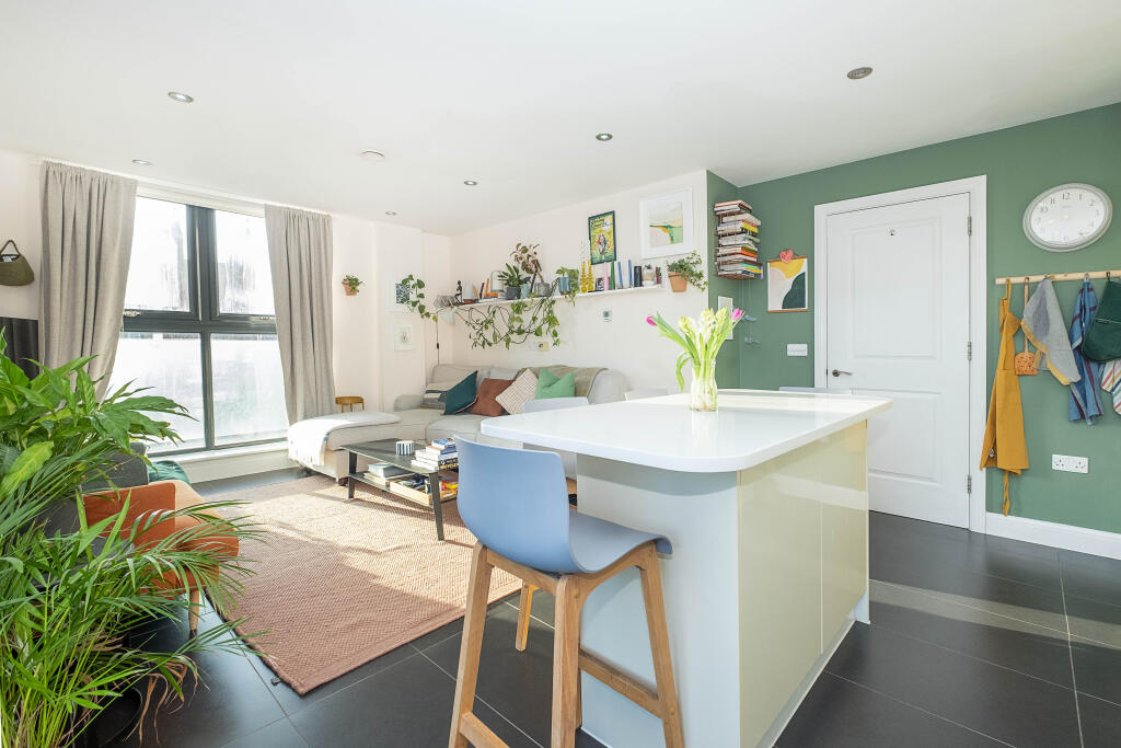 278 Magdalen Road, London, SW18 photo 4