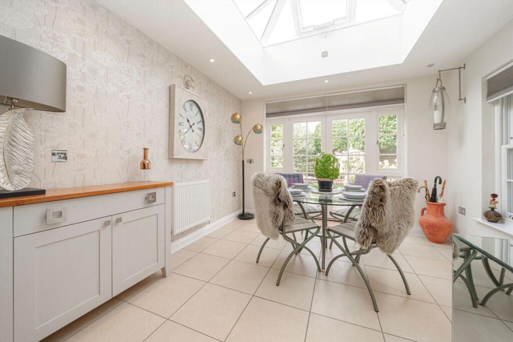 House in Elmbridge, Weybridge - View 5