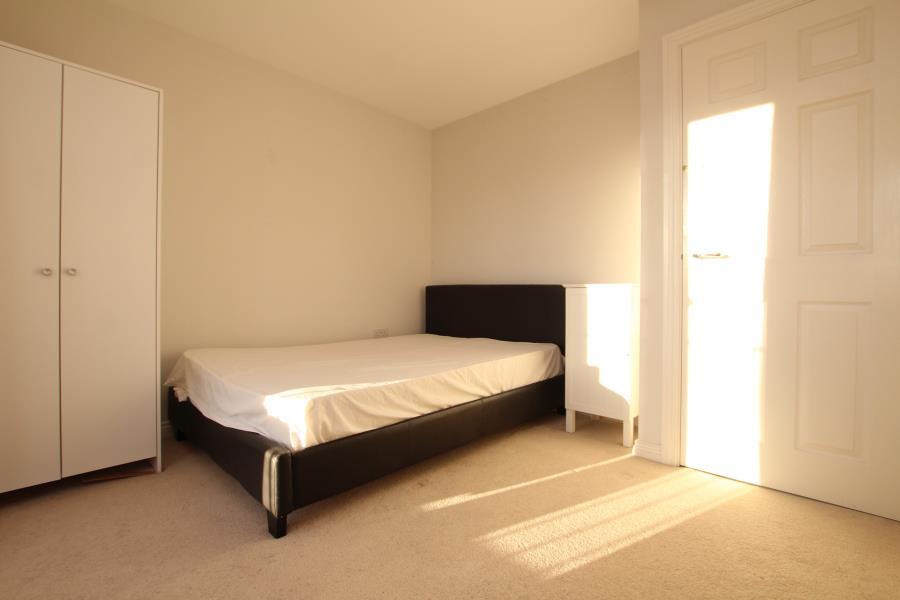 5 bedroom terraced house for rent