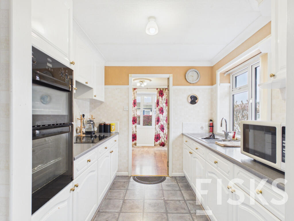 Creek Road, Canvey Island, SS8 photo 3