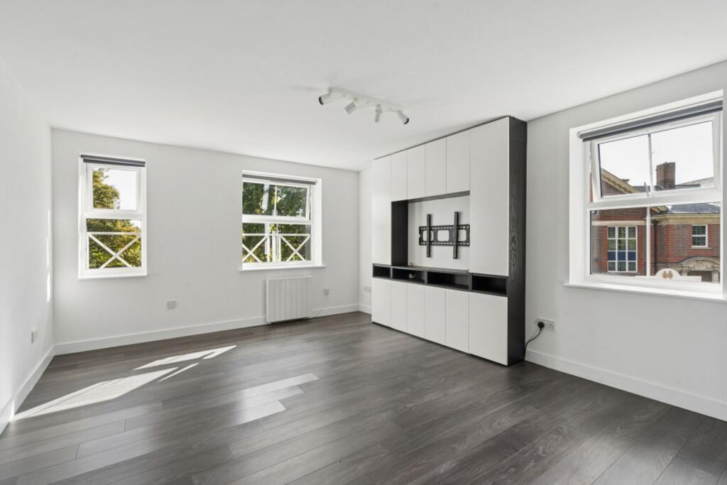 Apartment in Watford - More