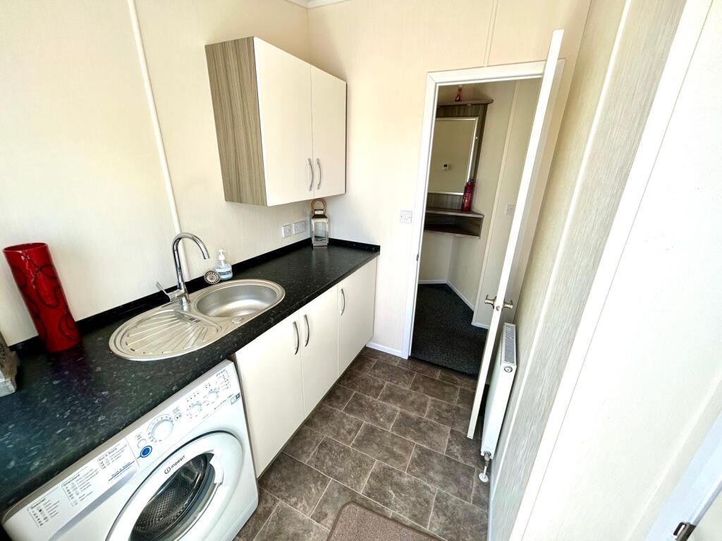 House in Gloucester - View 5