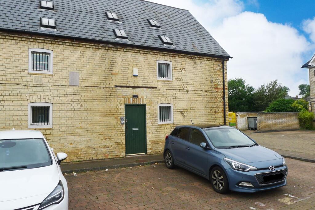 Main image of property: Ivel Road, Shefford, SG17