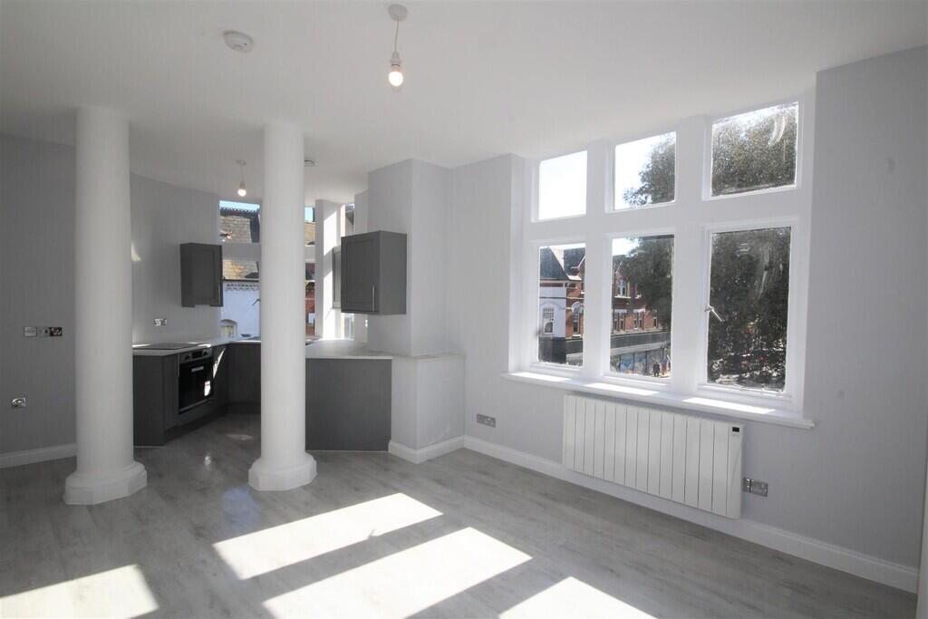 Apartment in Bournemouth, Boscombe - View 3