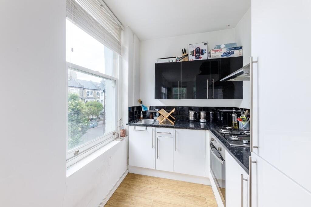 Apartment in London - View 5