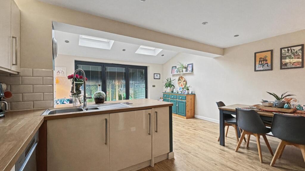Celandine Close, Bure Park, Bicester photo 3