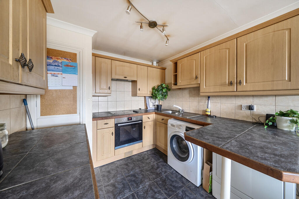 Apartment in Reading, Tilehurst - View 4