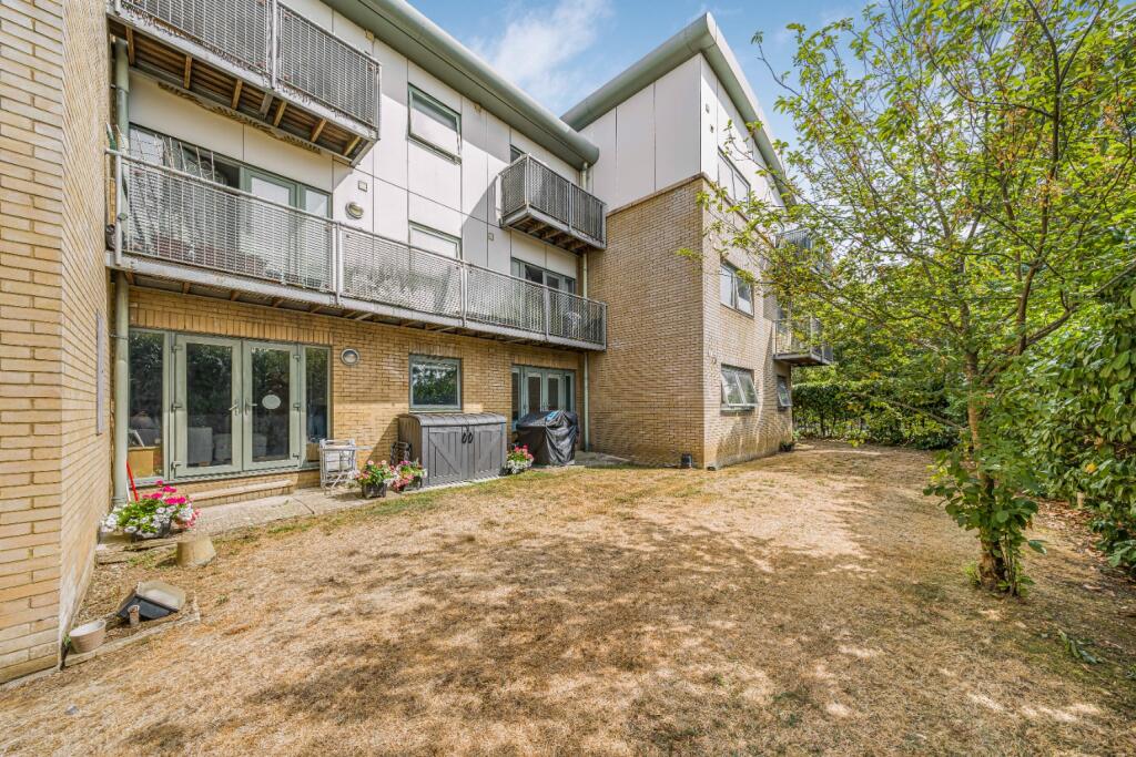 Apartment in Spelthorne, Surrey - View 4
