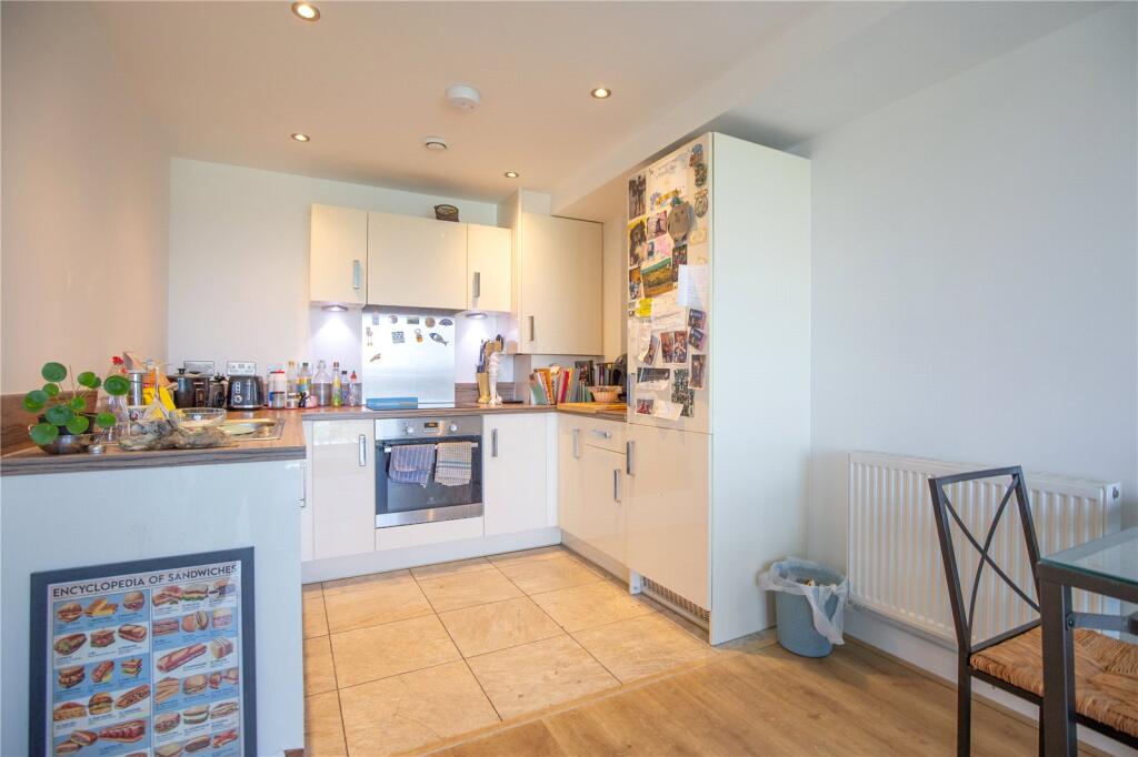 Apartment in Bristol - View 3