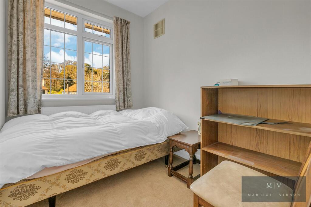 House in London, Shirley - More
