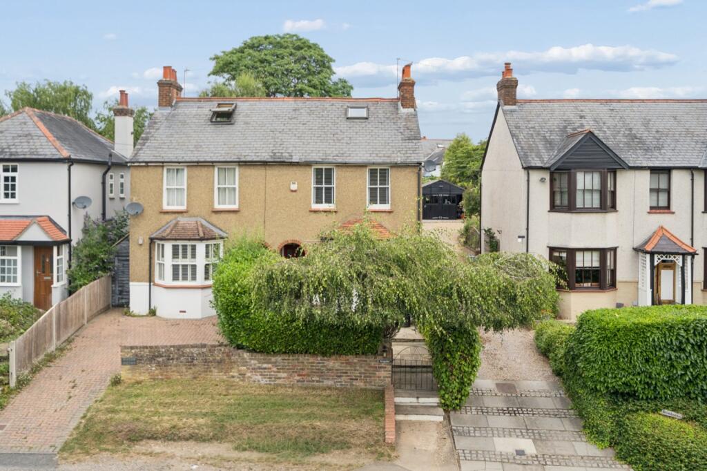 Main image of property: Gold Hill North, Chalfont St. Peter, Gerrards Cross, Buckinghamshire, SL9
