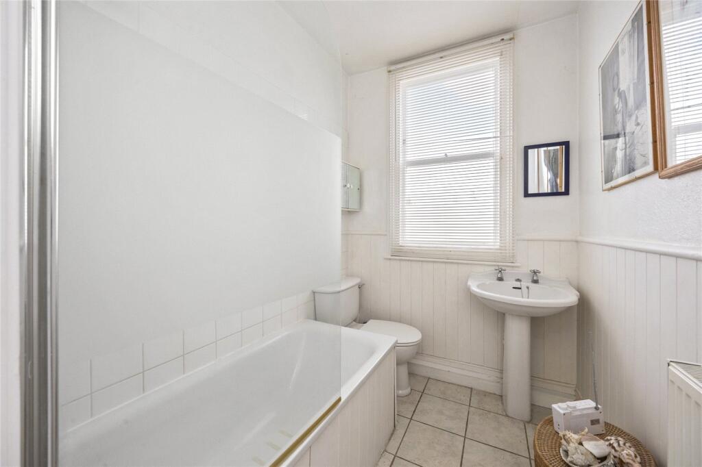 South Terrace, Littlehampton, West Sussex, BN17 photo 4