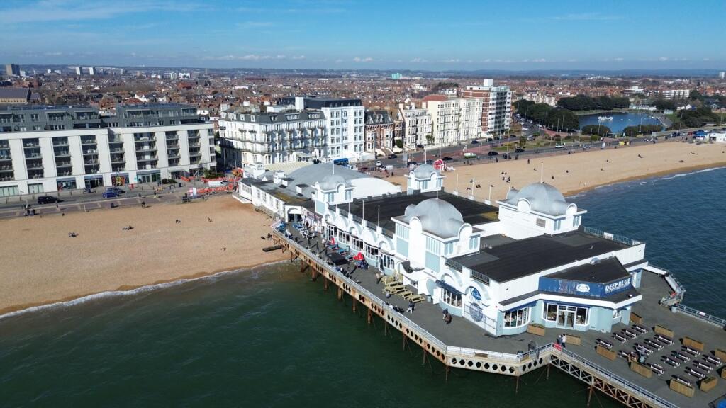 Apartment in Portsmouth, Southsea - More
