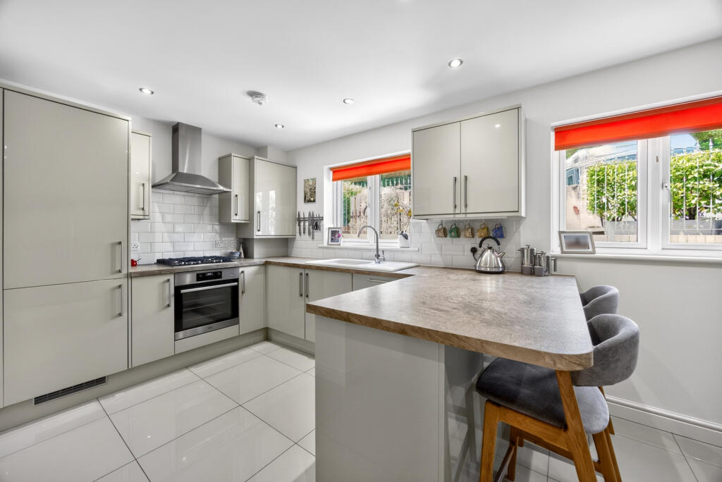 House in Portsmouth, Newport - View 3