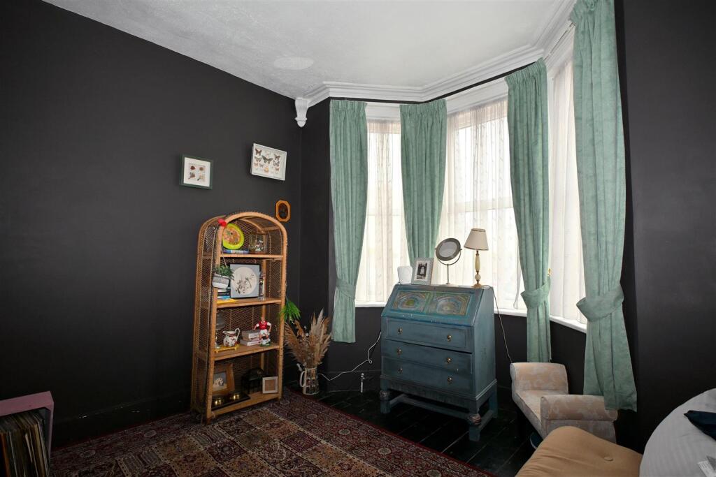 Carlton Road, Redoubt, Eastbourne photo 4