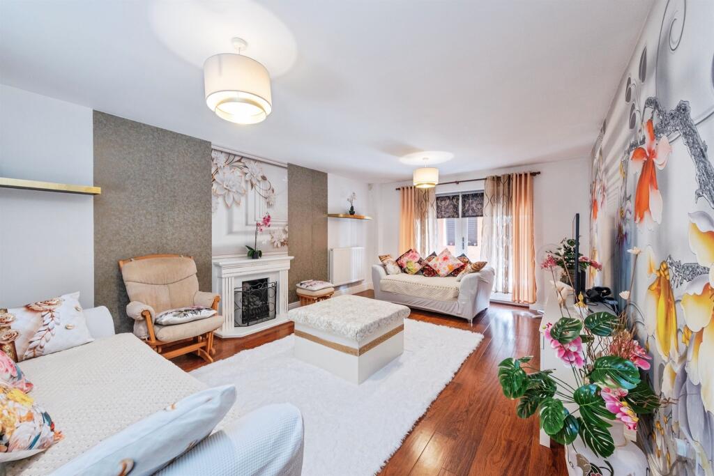 House in Milton Keynes, Monkston Park, Kents Hill, Monkston and Brinklow - View 3