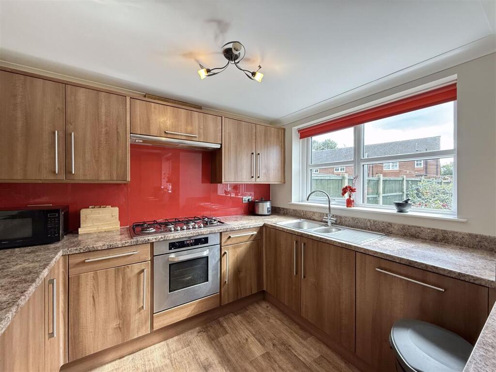 Eastfield Drive, Pontefract photo 2