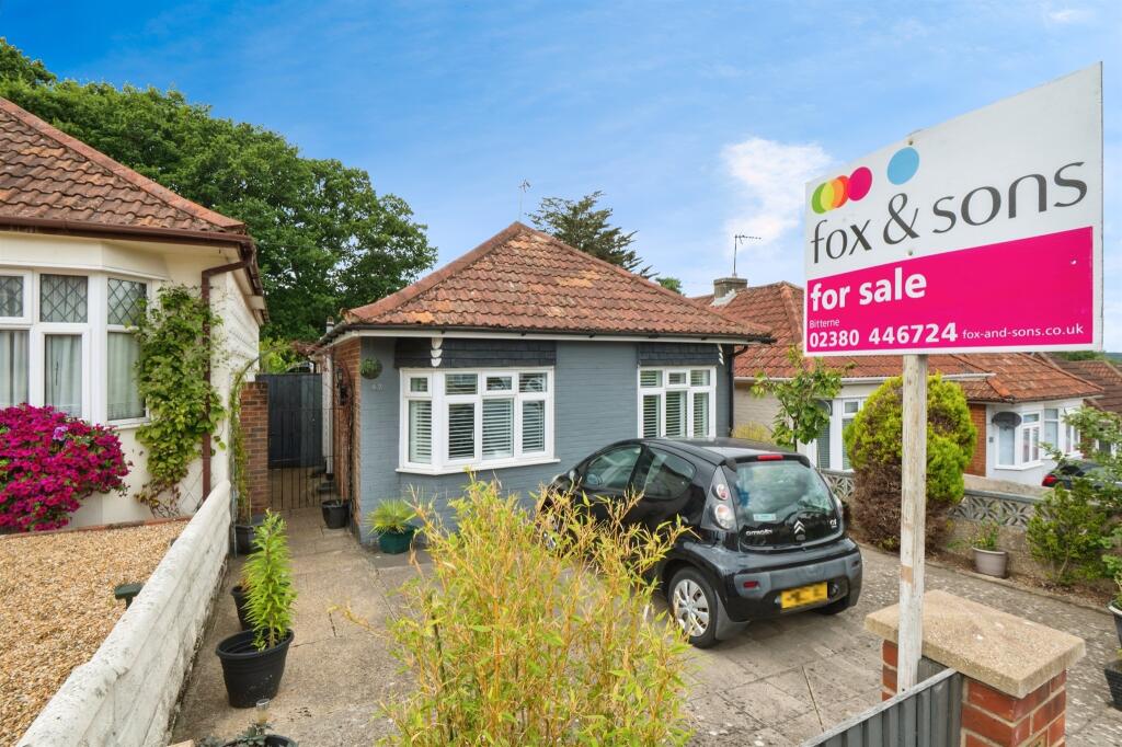 2-bed detached on Woodmill Lane, Southampton, £290,000