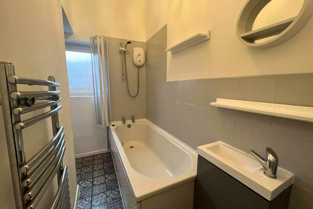 House in Stockport, Heaton Norris, Shaw Heath - View 5