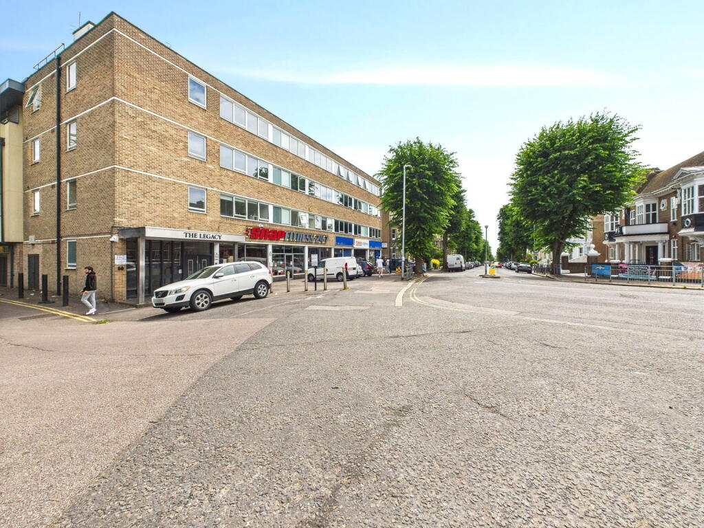 2-bed flat on Denmark Villas, Hove, BN3 3TJ, £300,000