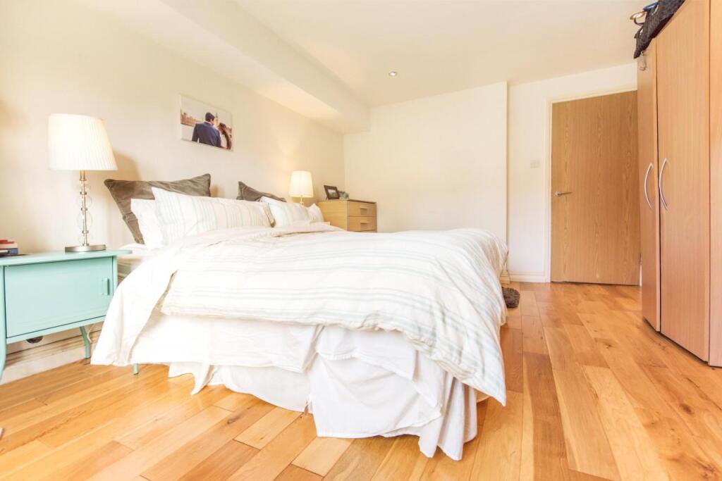 Apartment in London, Abbeville Village, Clapham - View 4