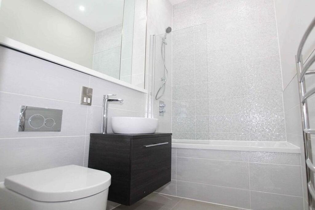 6%+ Projected Returns | Buy to Let Liverpool Flat – Stylish Manhattan 1 Bed near the Waterfront photo 2