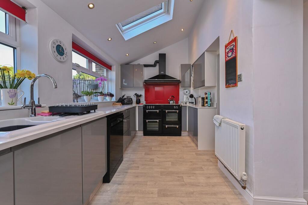 House in Wealden, Hailsham - More