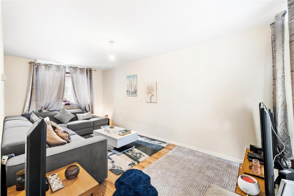 House in Crawley, Ifield West - View 5