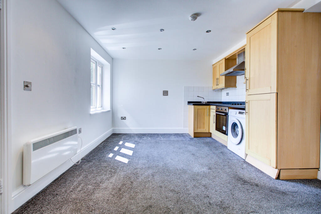 Apartment in Southend-on-Sea - View 5