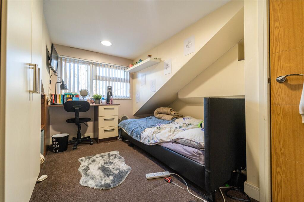6 bedroom house for rent