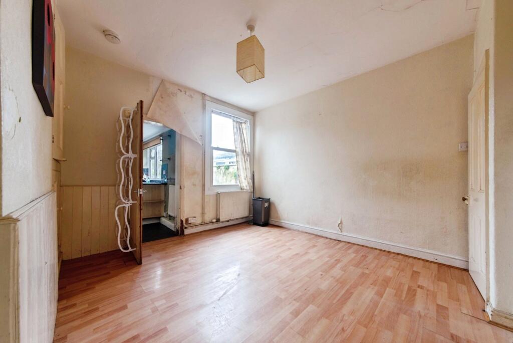 House in Lincoln - View 4