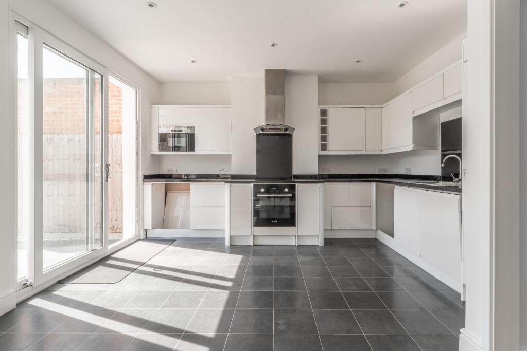 House in London - View 3