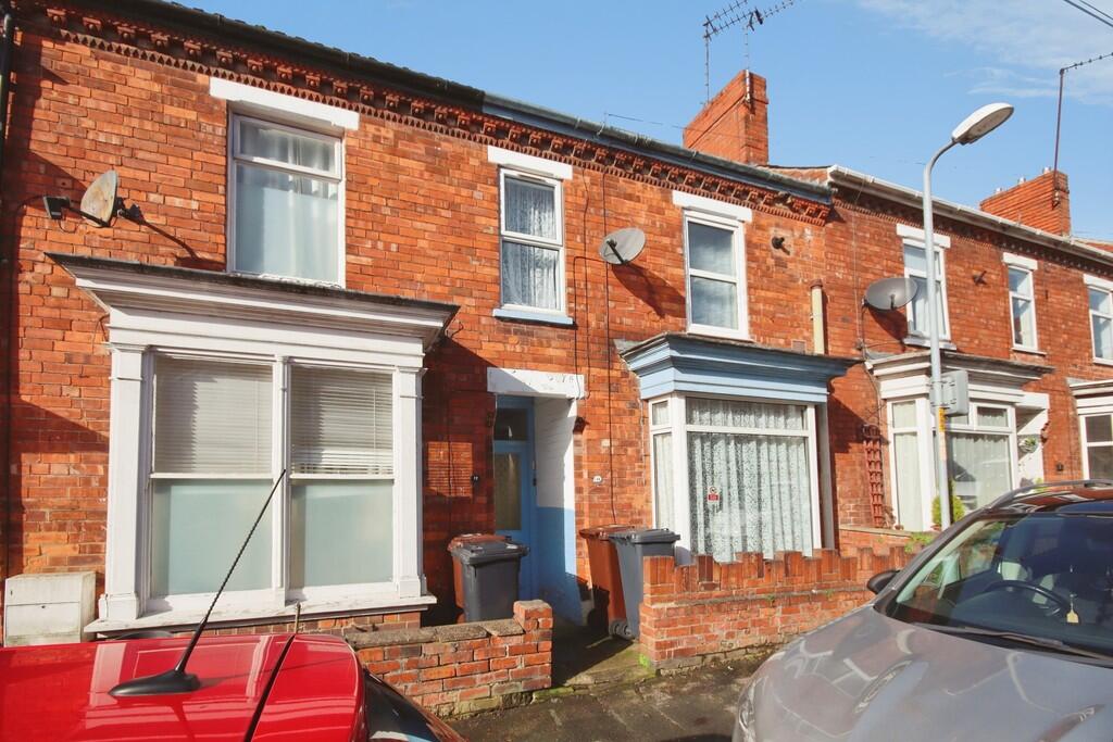 2-bed terraced on Coleby Street, Lincoln, £120,000