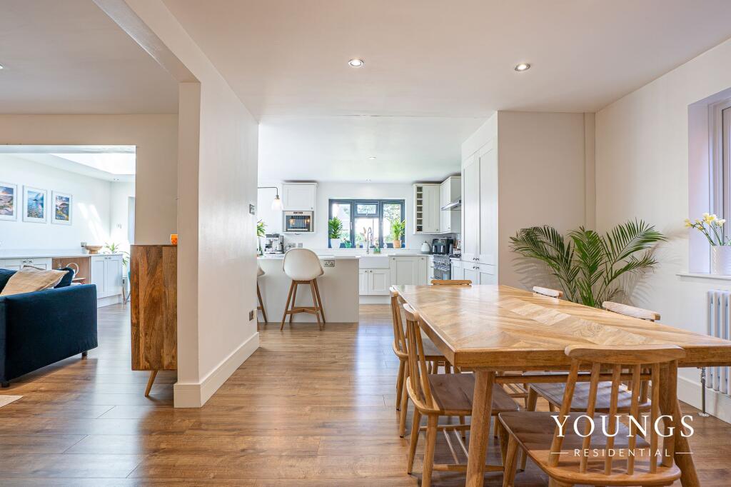 House in Southend-on-Sea - More