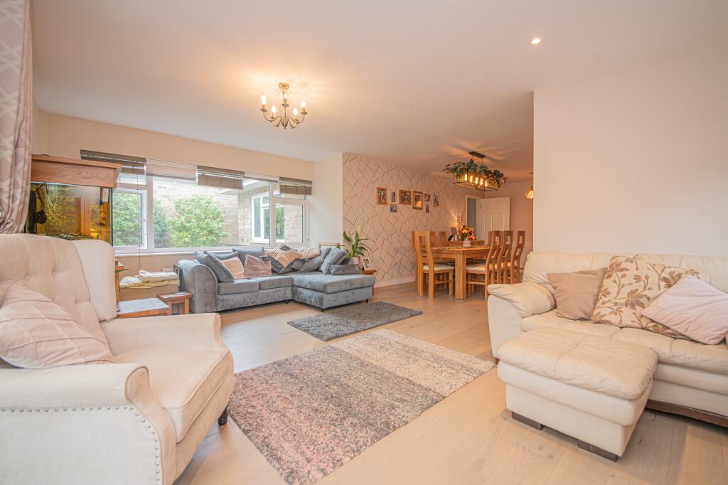 House in Southampton - More