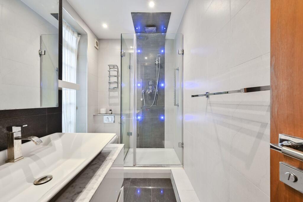 Apartment in London - More