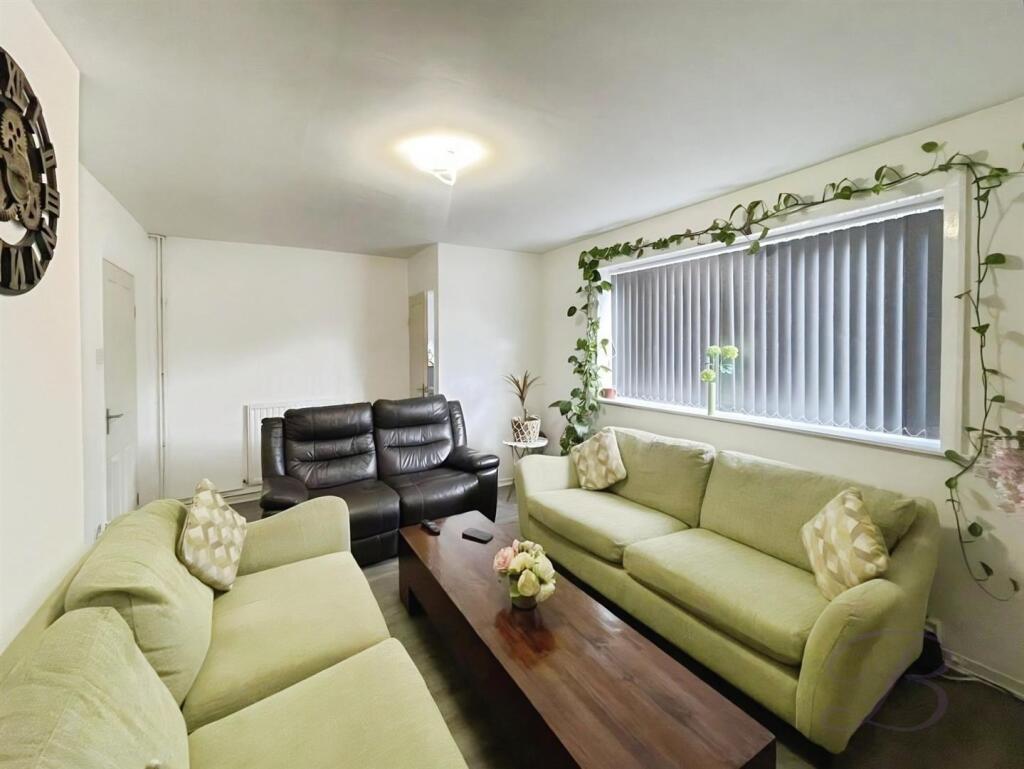 House in Mansfield, Warsop - More