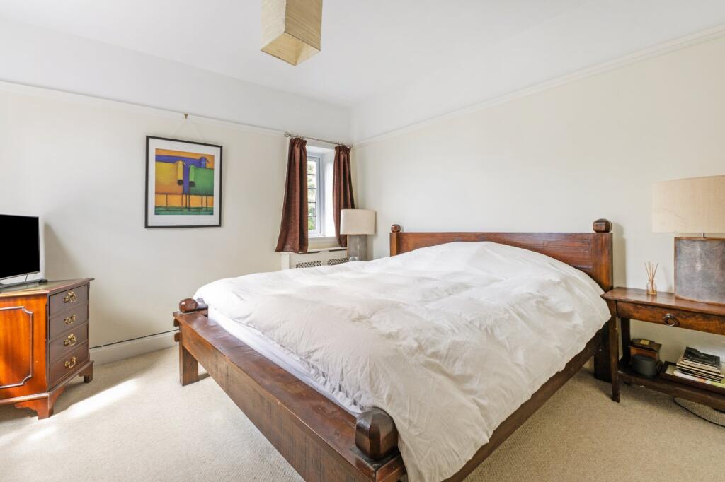 Apartment in Waverley, Farnham - View 5