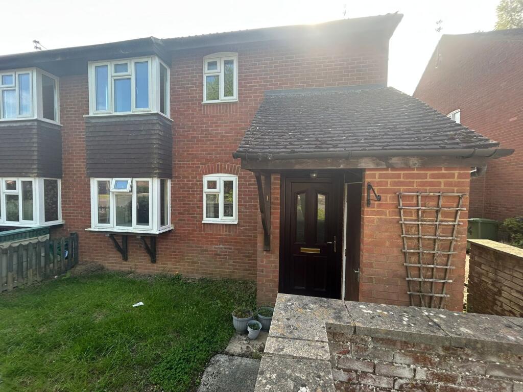 Main image of property: Cromwell Close, Faringdon, SN7
