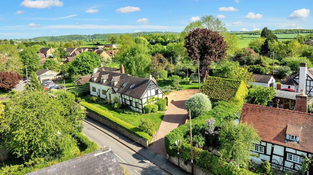 4-bed detached on Broad Lane, Bishampton, WR10, £700,000
